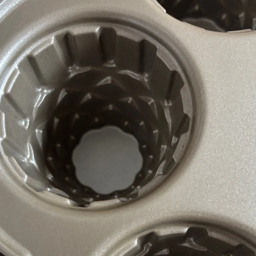 Williams Sonoma Gold Ice Cream Cone Cupcake Pan